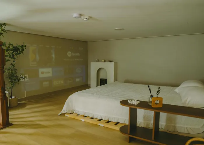 Edge House Hongdae Villa *